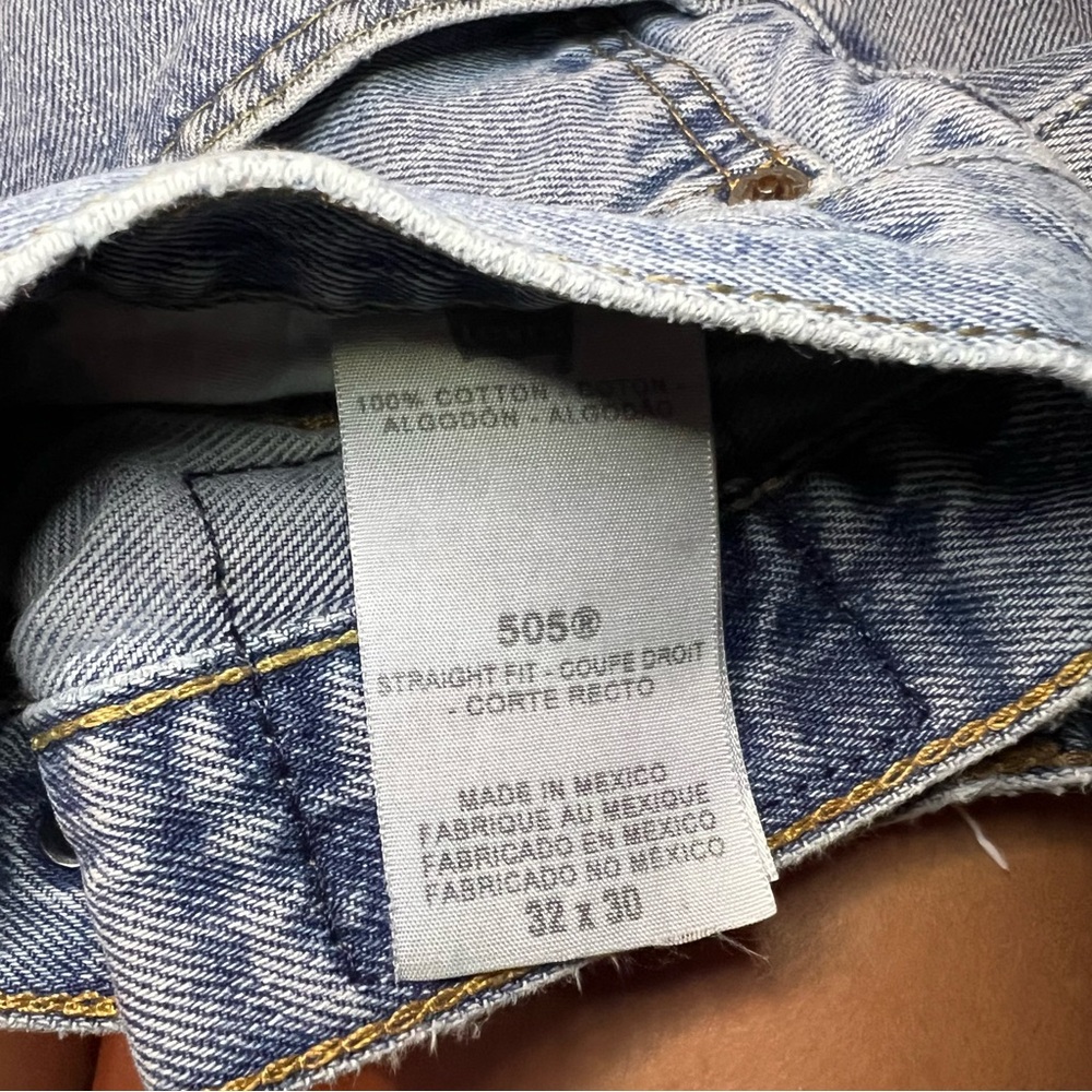 Levi's Classic Light Blue Straight Jeans - Picture 2 of 7